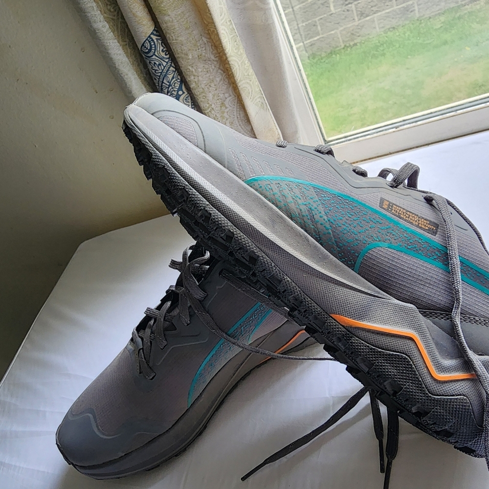 Puma Better foam NWOT